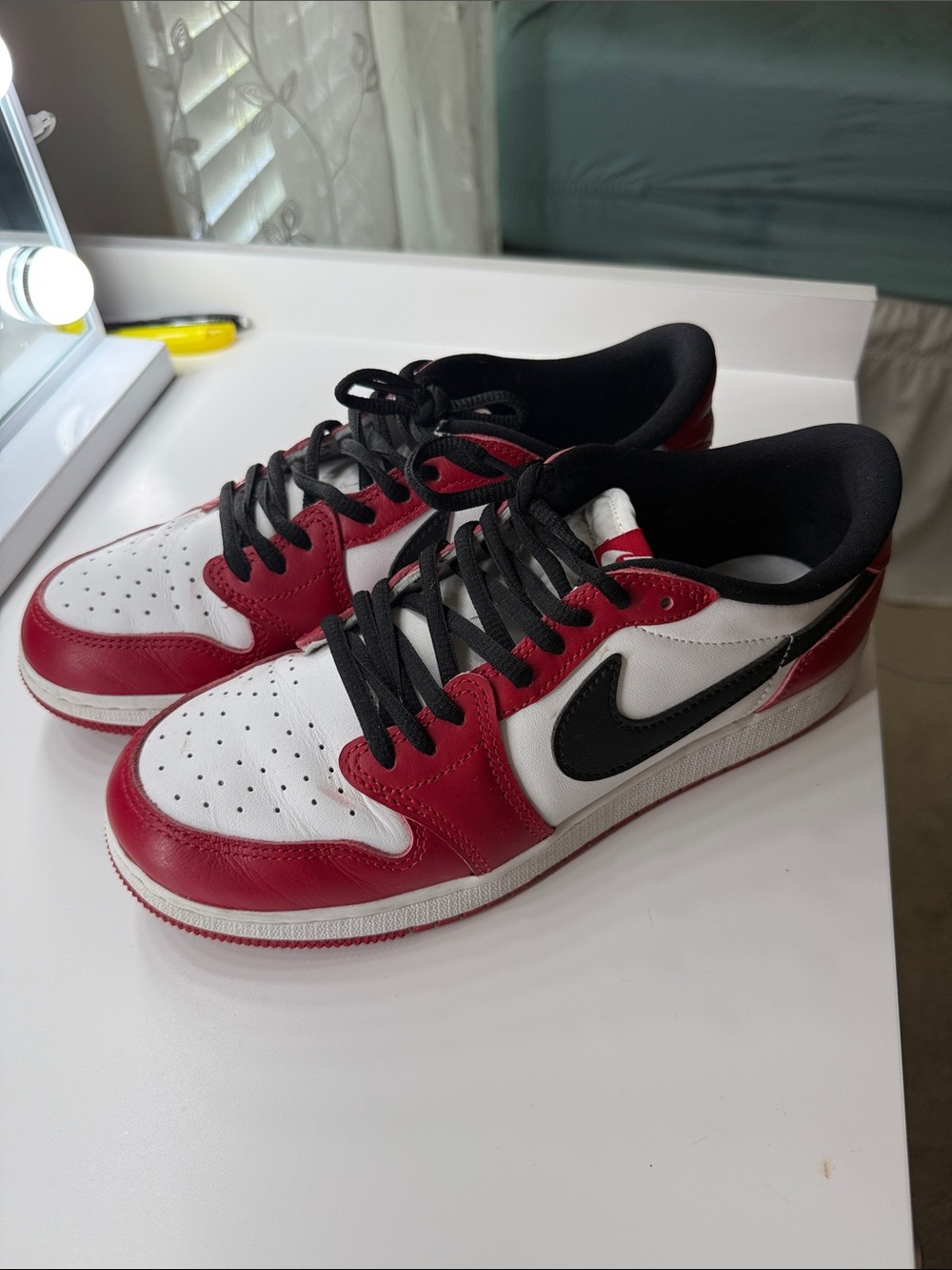 Nike Low Dunks, 7Y/8.5W
